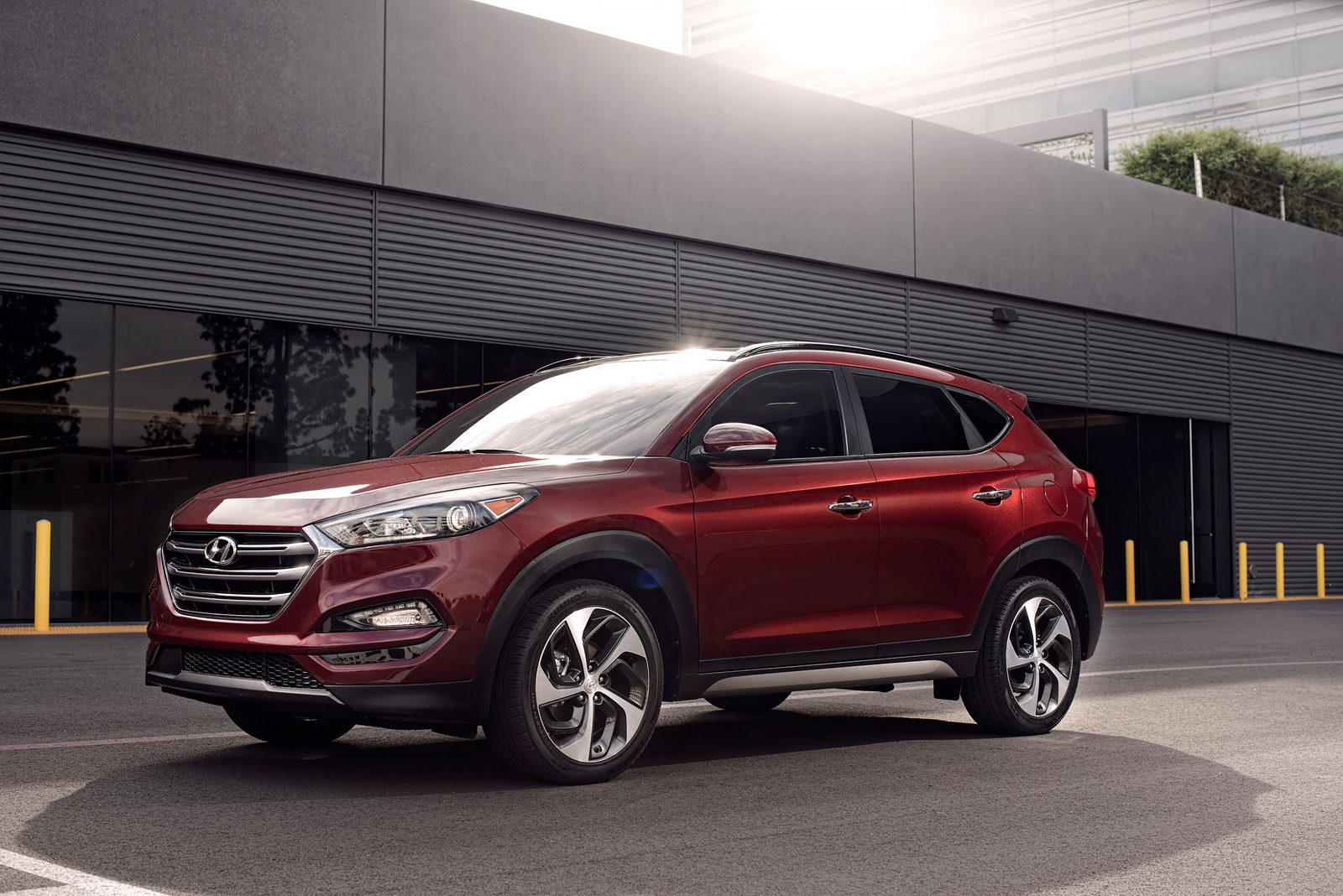 1467119242.hyundaitucson2016tieptucduoccongnhanlaxeantoan Hyundai Tucson 2016 vẫn tiếp nối truyền thống xe an toàn.