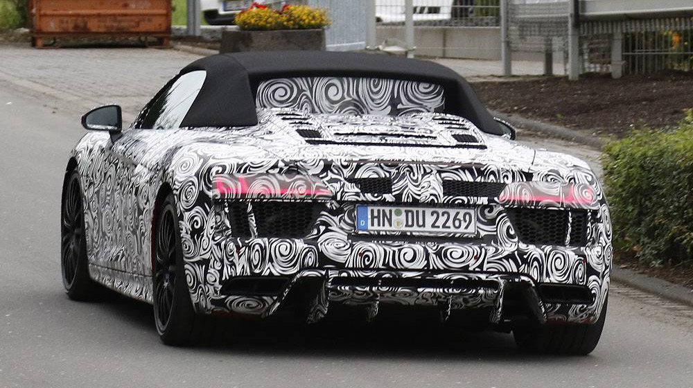 he lo hinh anh sieu xe audi r8 spyder 2016 tren duong thu2 Audi R8 Spyder 2016 bị bắt gặp trên đường với áo ngụy trang