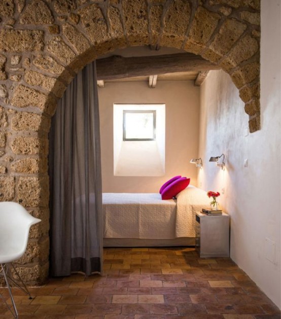 Ngắm nhìn mãn nhãn với biệt thự cổ dưới lòng đất medieval house with underground tunnels and caves 3 554x629 Ngắm nhìn mãn nhãn với biệt thự cổ dưới lòng đất