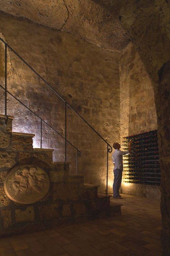 medieval house with underground tunnels and caves 4 554x832 Ngắm nhìn mãn nhãn với biệt thự cổ dưới lòng đất