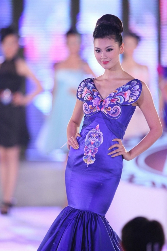 5db6c7de845c779e4793d2766c42a07a Cận cảnh nhan sắc của tân Miss World 2012   Vu Văn Hà