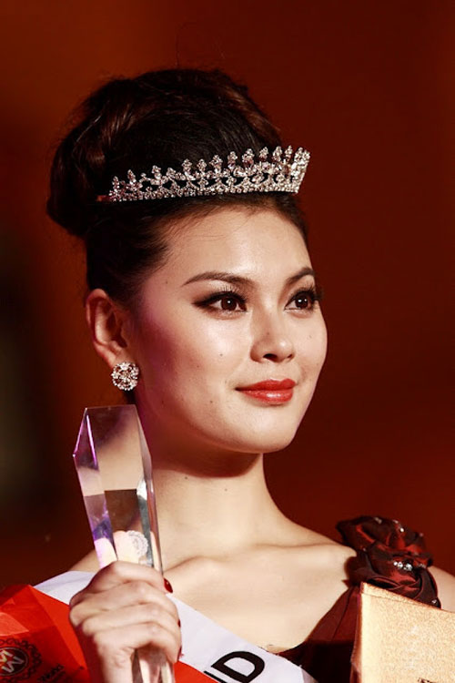 cb976cb66ffcd6315d980733b8ec430b Cận cảnh nhan sắc của tân Miss World 2012   Vu Văn Hà
