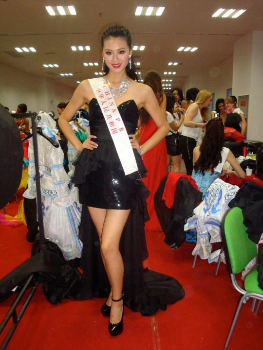 fde1f1114c911d6d4d6e651261021e1f Cận cảnh nhan sắc của tân Miss World 2012   Vu Văn Hà